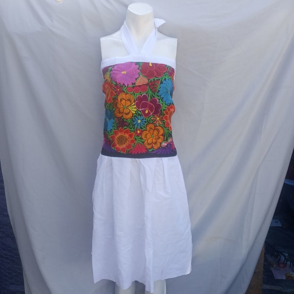 Mexican embroidery dress size small and medium ( Hang )
